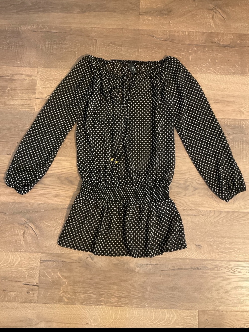 Jones New York long sleeved black / white polkadot swim coverup, S